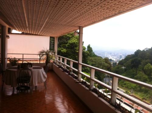 Zona 10 El Prado, 4 habitaciones, grande precio bajo