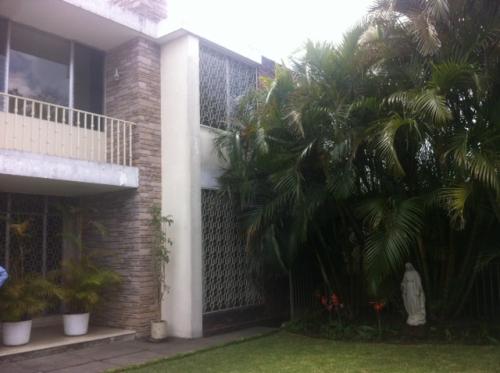 zona 13 casa grande bien ubicada 15 ambientes