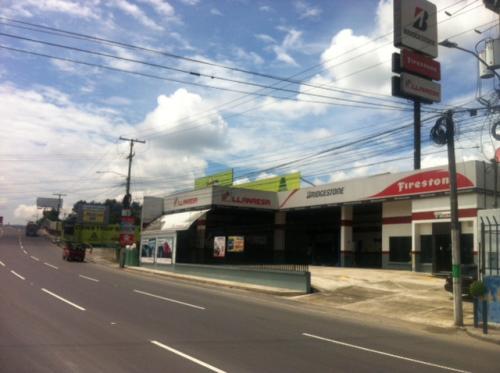Villa nueva km.14.5 4000 varas bien ubicado
