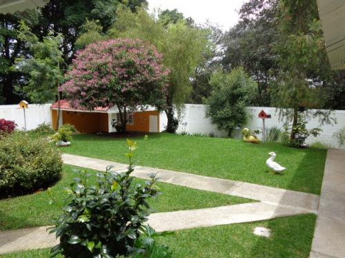 VENDO CASA EN CONDOMINIO DE SAN LUCAS SACATEPEQUEZ