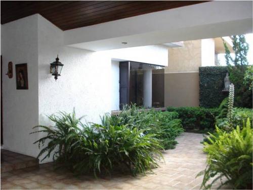 VENDO CASA EN ZONA 10 C0LONIA EL PRADO CON ACABADOS FINOS