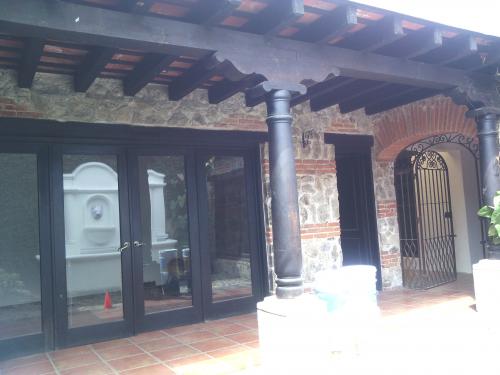 VENDO CASA TOTALMENTE COLONIAL EN ANTIGUA