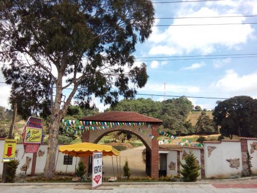 TERRENOS PLANOS URBANIZADOS ORILLA INTERAMERICANA KM 36.5 SANTIAGO SAC. GARITA, POZO PROPIO, FINANCIAMIENTO