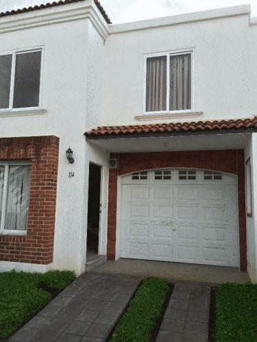 VENDO HERMOSA CASA EN KM.14.5 CARRETERA AL PACÍFICO CONDOMINIO HACIENDA DE LAS FLORES