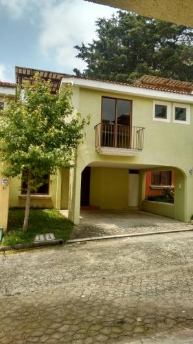 PRECIOSA CASA A POCOS MINUTOS DE LA CIUDAD DE ANTIGUA G.