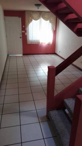 linda casa en alquiler zona13