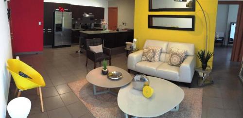 Alquilo Apartamento, Zona 15, 2 Dormitorios, Amueblado y equipado