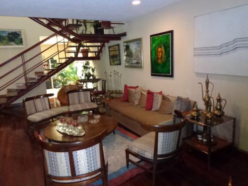 casa en renta de 2 niveles zona 14