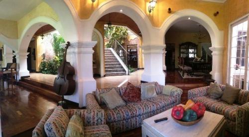 Preciosa casa para venta dentro de condominio Km 18.5 CES