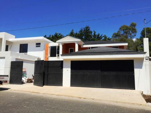 Vendo Casa 4 dormitorios, 430m2 km.22 C.Salvador, Monte Pinasco