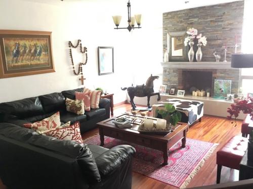 Vendo Casa 4 dormitorios, 400m2, km.22.5 C.Salvador, Garita Seguridad