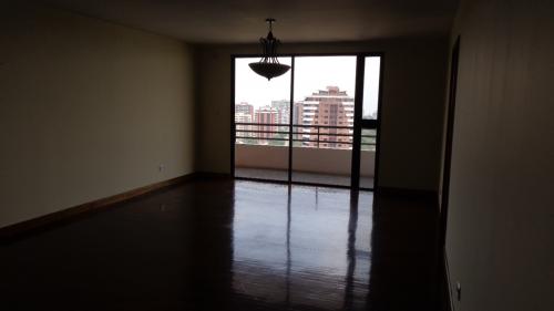 Apartamento en renta zona 14 nivel alto