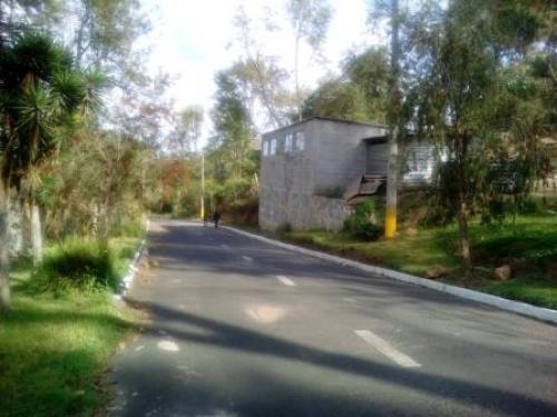 Adquiere bonito terreno de 448.98 varas a solo 5 minutos de Texaco cuchilla!