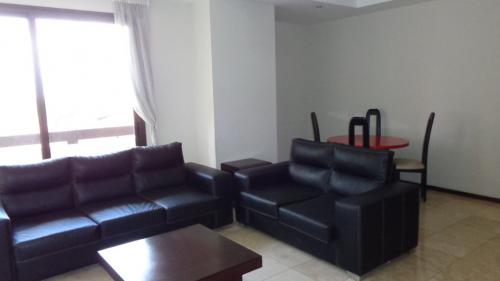 Apartamento en renta zona 15 Nivel Bajo amueblado y equipado