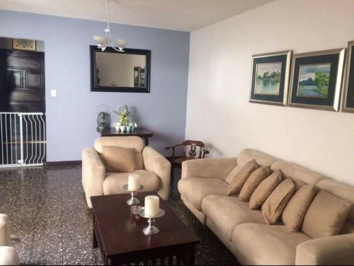 Vendo casa en zona 13