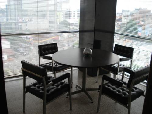 Oficina en renta amueblada zona 4 Nivel Alto