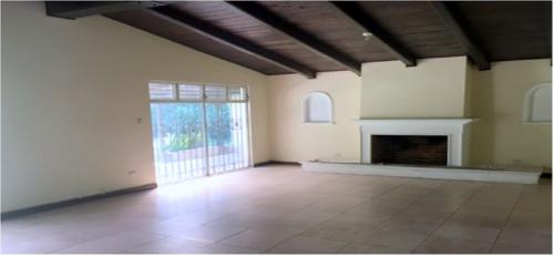 Casa en renta para vivienda u oficina a puerta cerrada zona 15