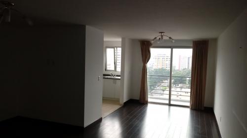 Apartamento en renta zona 14 nivel alto