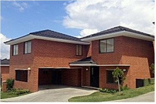 Casa en renta zona 15 dentro de condominio