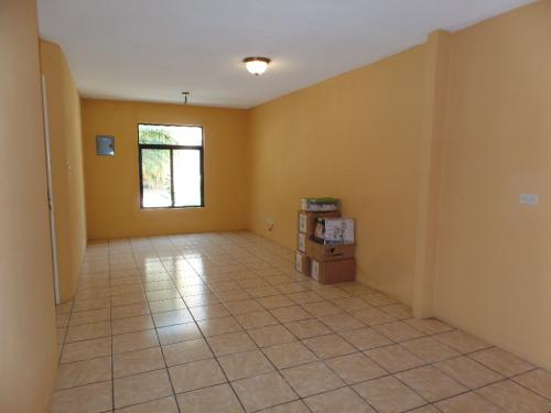 San Cristobal, casa, 5 Dormitorios, 4 baños, 2 parqueos, 2 salas, Quarto de servicio,   