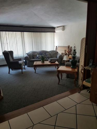 Casa amueblada y equipada en renta zona 15