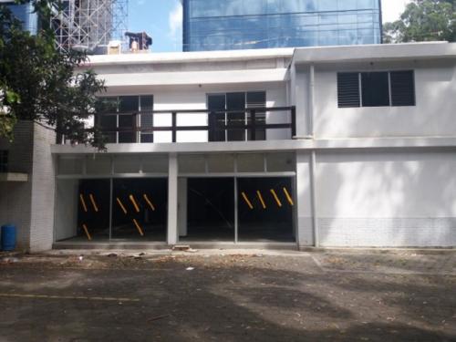 RENTO CASA EN ZONA 10