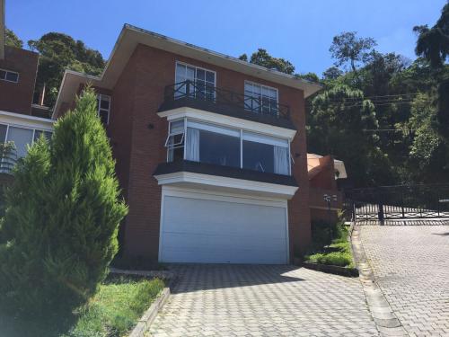 ZONA 15 ALQUILO CASA EN ALTOS DE SAN LAZARO 