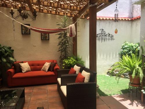 VENDO PRECIOSA CASA EN ZONA 8 - MIXCO