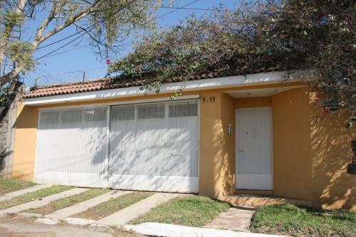 Amplia Casa de 2 niveles en Ciudad San Cristobal