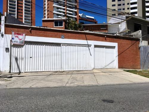 Alquiler de casa 3 dormitorios, 4a. avenida zona 14, ideal para oficinas. a 1 cuadra de Las Américas.