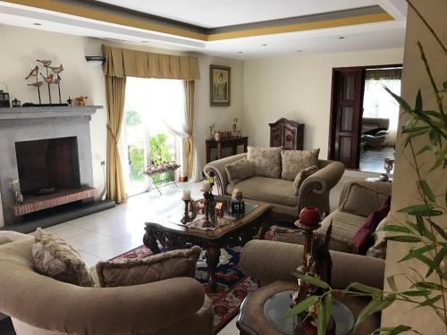 Lujosa casa en venta, Sector Cayalá