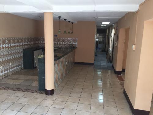 Se vende casa a 2 cuadras del parque de la Industria zona 9.