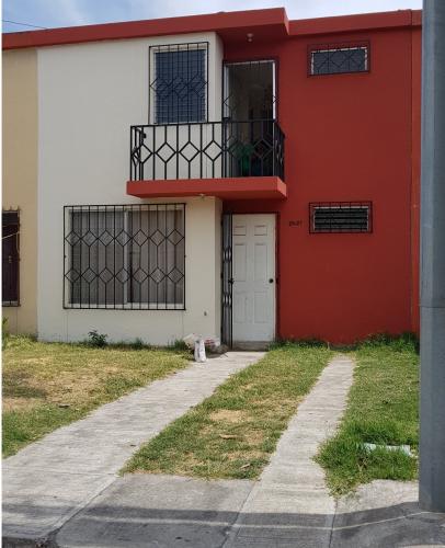 SE RENTA BONITA CASA 