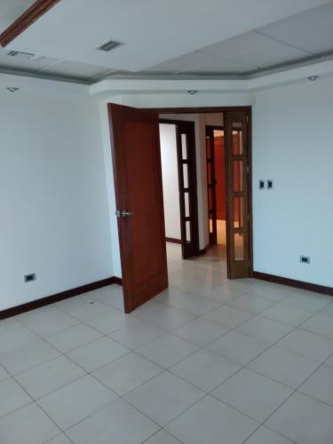 Oficina en renta, Zona 10