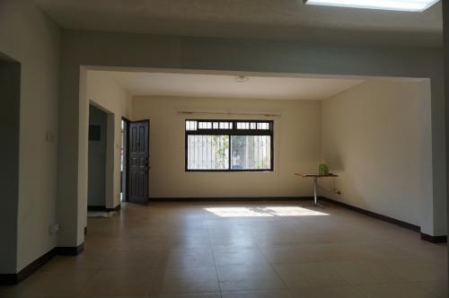 Casa en renta, Zona 10