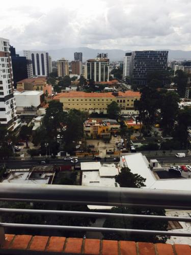 APARTAMENTO EN EDIFICIO SANTA MARIA, ZONA 10 Nivel Alto