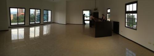 VENTA DE APARTAMENTO, un dormitorio 62.2 mts2 + 2 parqueos (car lift) edificio La Madeleine, zona 10