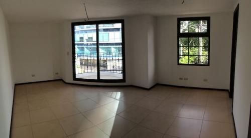 VENTA/RENTA  DE APARTAMENTO, dos dormitorios, 100 mts2 + 2 parqueos en el primer nivel, edificio La Madeleine, zona 10