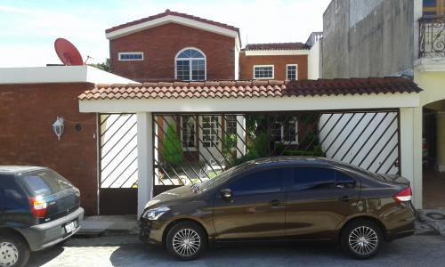 CASA EN CIUDAD SAN CRISTÓBAL, ZONA 8, MIXCO Condominio Vista Verde, Sector A1 Las Orquídeas Casa de 2 niveles