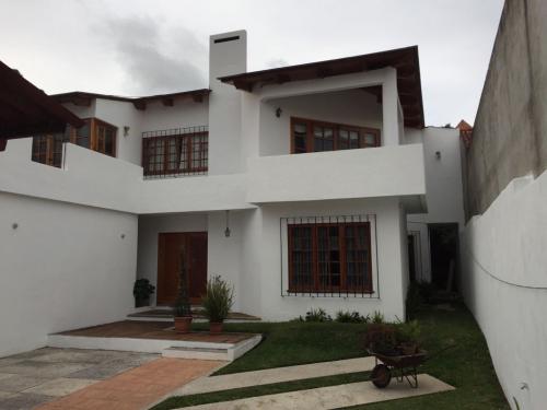 PRECIOSA CASA EN CONDOMINIO, CIUDAD SAN CRISTÓBAL, CERCA DEL BOULEVARD PRINCIPAL, EXCELENTE UBICACIÓN Y PRECIO