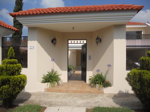 PRECIOSA Y AMPLIA CASA EN COLINAS DE ANDALUCÍA, EXCELENTE ESTADO Y PRECIO VENTA/ALQUILER