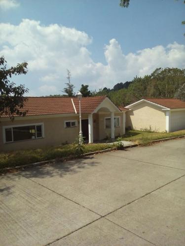 CASA EN VENTA/RENTA  EN CONDOMINIO EXCLUSIVO CASA y CAMPO, Km 23.5 CES