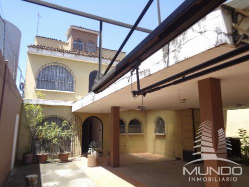CASA EN VENTA Y RENTA ZONA 13 EN AREA COMERCIAL