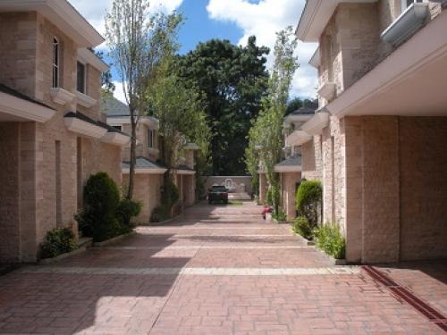 MUNDO INMOBILIARIO RENTA CASA CERCA DE CAÑADAS ZONA 14