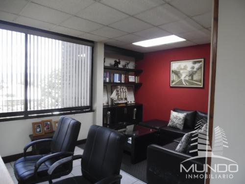 MUNDO INMOBILIARIO VENDE OFICINA EN ZONA 9 EXCELENTE UBICACIÓN