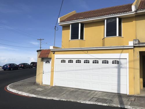 CASA EN VENTA EN  LOS OLIVOS ZONA 18