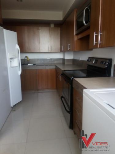 Apartamento con balcon en zona 15