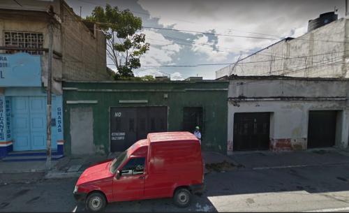 Vendo terreno con casa de adobe para votar en Zona 8