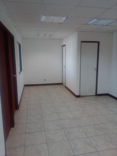 Alquilo oficina de 60 mt2 en Zona 13