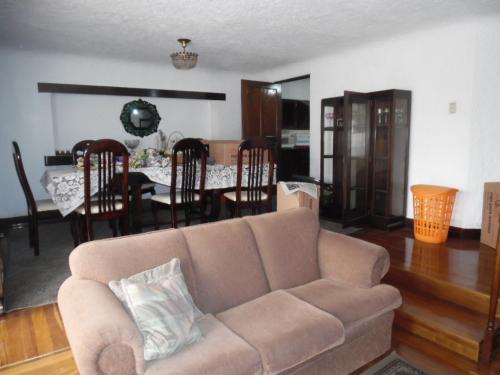 APARTAMENTO EN RENTA EN ZONA 10, TRES HABITACIONES